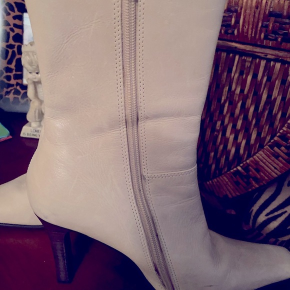 Steve Madden Bone Leather Boot. Good Condition - Picture 2 of 5